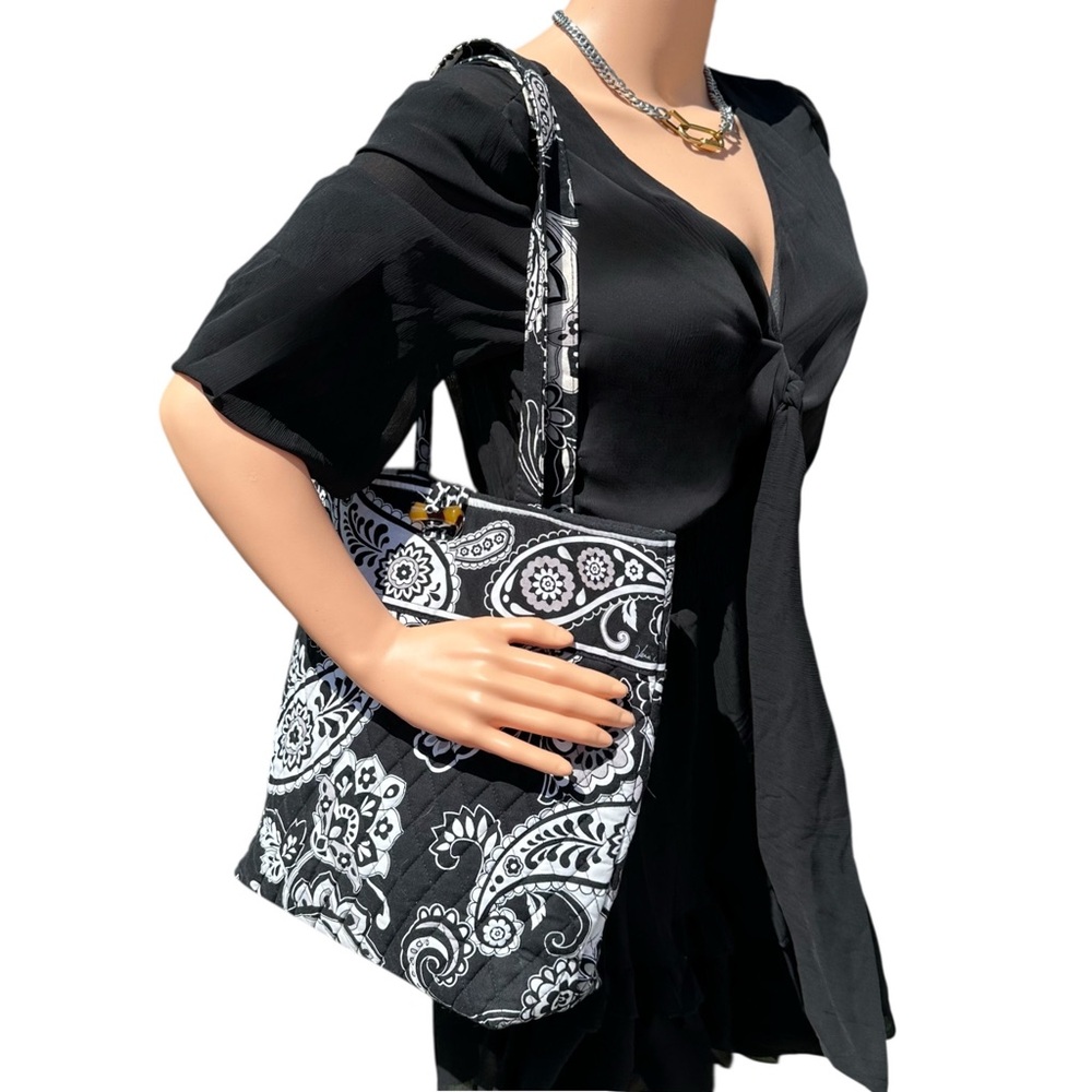 Vera Bradley Original Vera Tote Bag Midnight‎ Paisley Black White Quilted Iconic